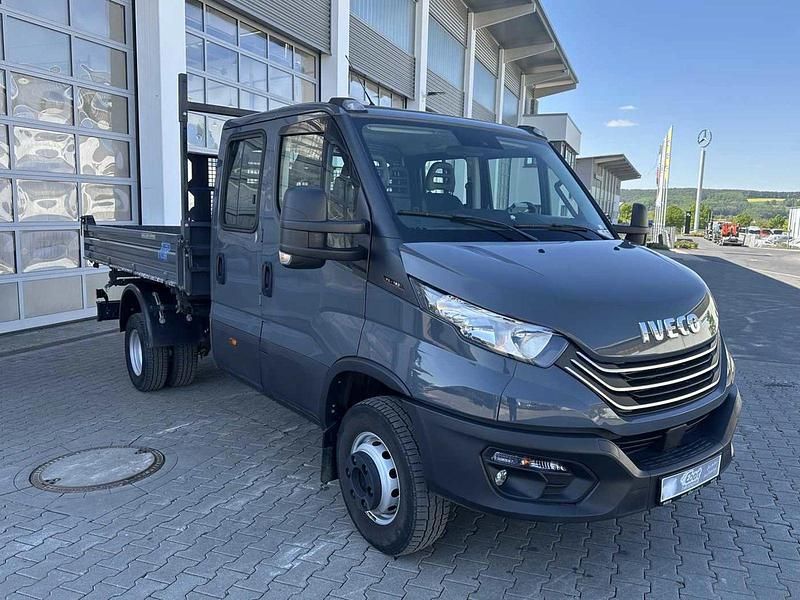 Gebraucht Iveco Massif 129 PS (94 kW) 2022 Grau Van / Kleinbus