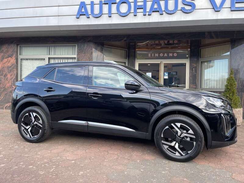 Schwarz perla nera Neu 2025 Peugeot 2008 Allure SUV | 23.590 € (Etwas zu teuer) - Bild 1/4