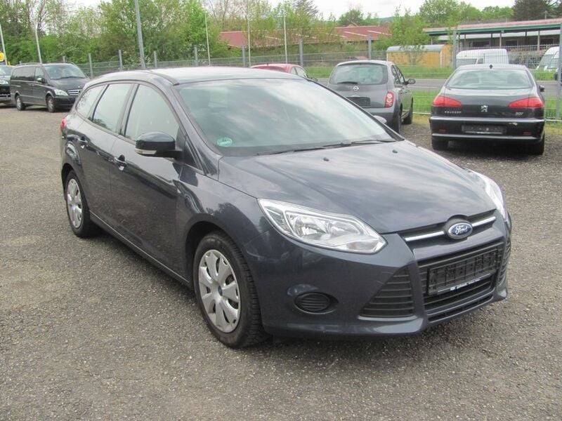 Gebraucht Ford Focus Trend 101 PS (74 kW) 2014 Grau Kombi
