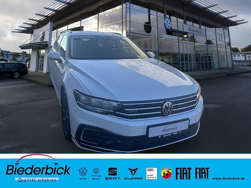 Weiß Gebraucht 2021 VW Passat GTE Kombi | 19.990 € (Etwas zu teuer) - Bild 1/4