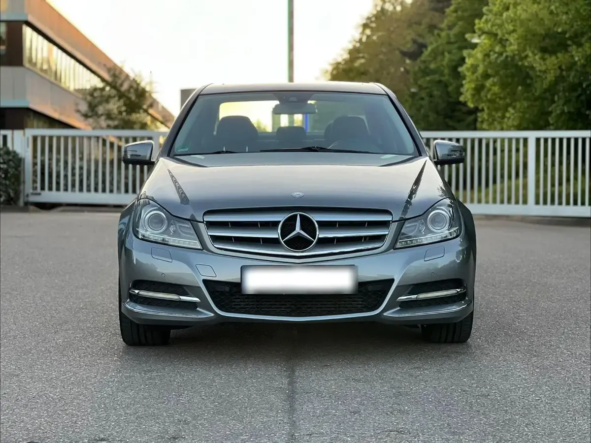 Gebraucht Mercedes C200 Avantgarde 184 PS (135 kW) 2012 Grau Limousine