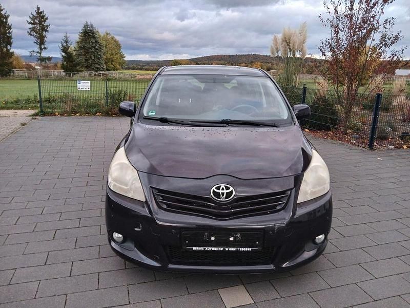 Violett Gebraucht 2011 Toyota Verso Life Van / Kleinbus | 3.500 € (Fairer Preis) - Bild 1/4