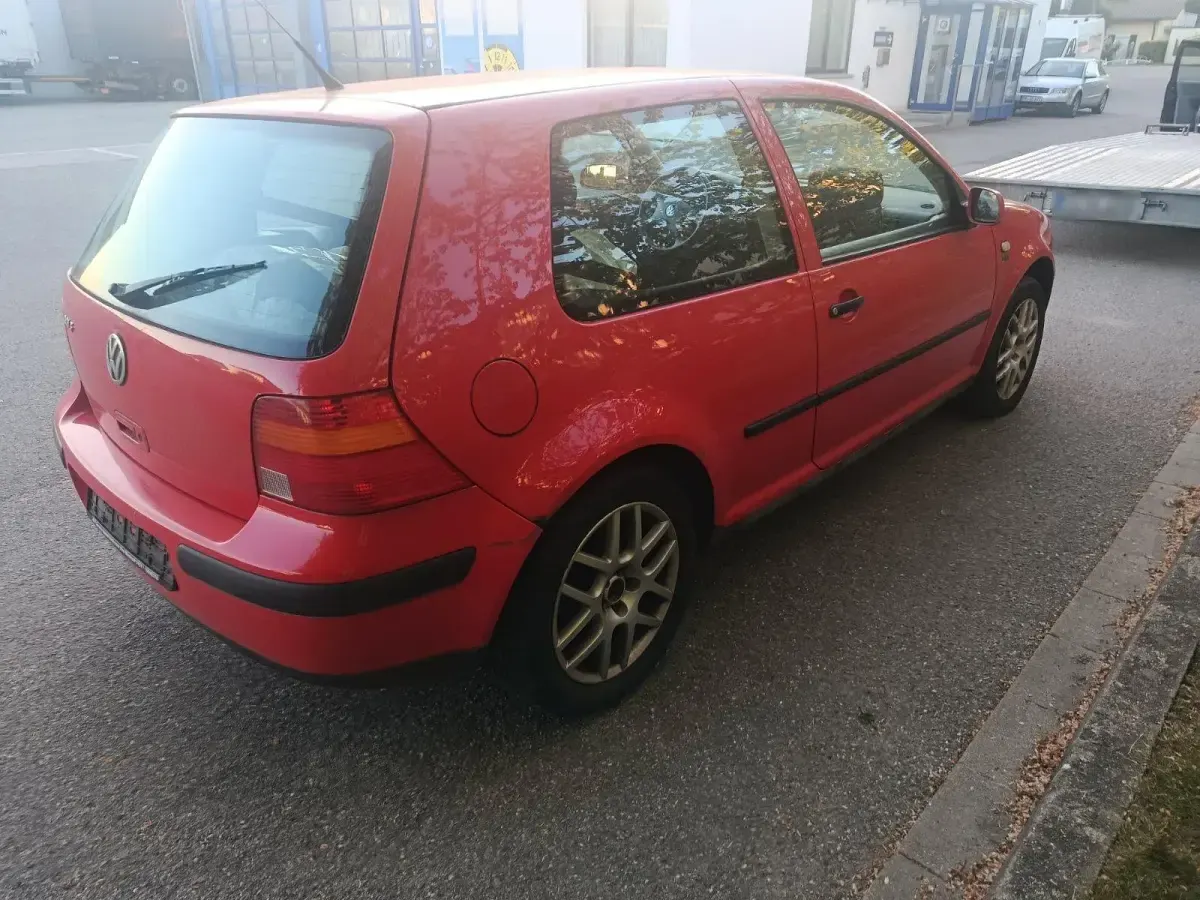 Second-hand VW Golf IV 70 CP (51 kW) 2000 Roșu Hatchback