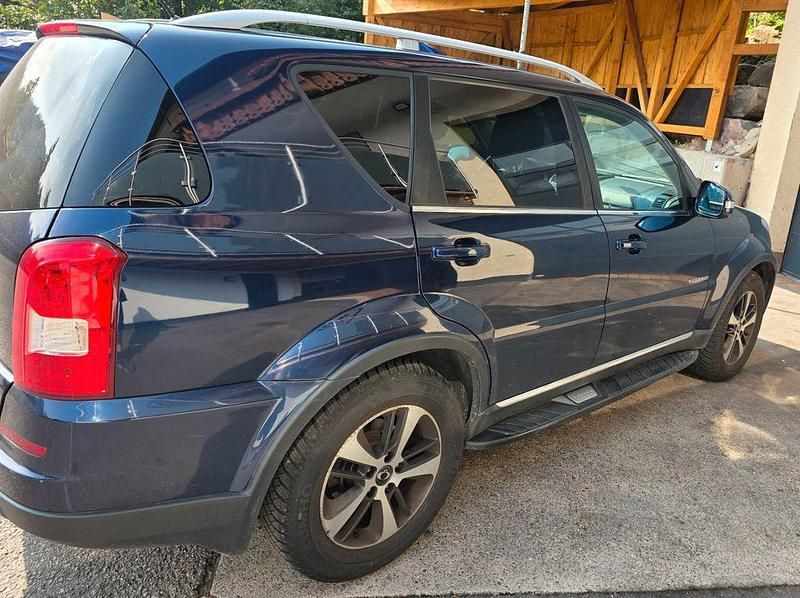 Blau Gebraucht 2015 Ssangyong Rexton SUV | 11.450 € (Guter Preis) - Bild 1/4