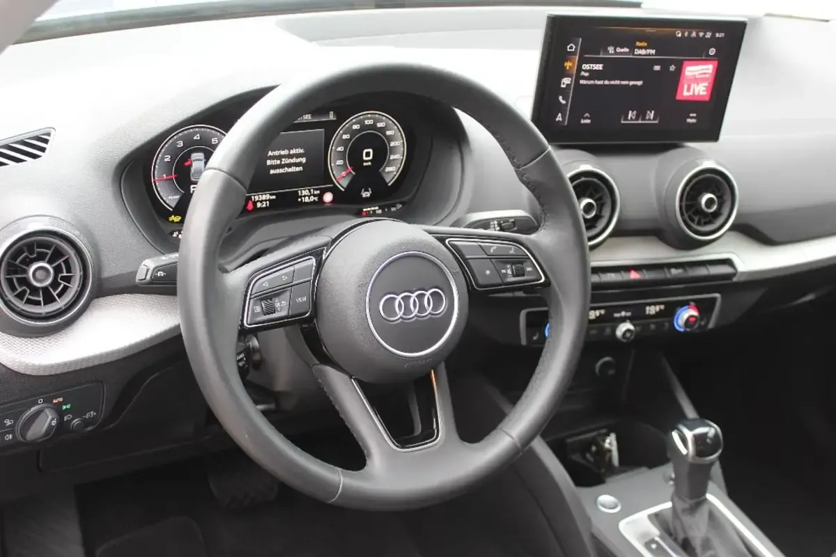 Gebraucht Audi Q2 Advanced Plus 150 PS (110 kW) 2024 Navarrablau (metallic) SUV