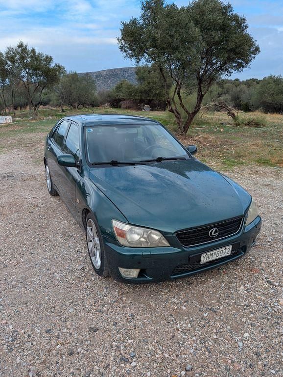 Grün Gebraucht 1999 Lexus IS200 Sport Line Limousine | 5.250 € (Fairer Preis) - Bild 1/4