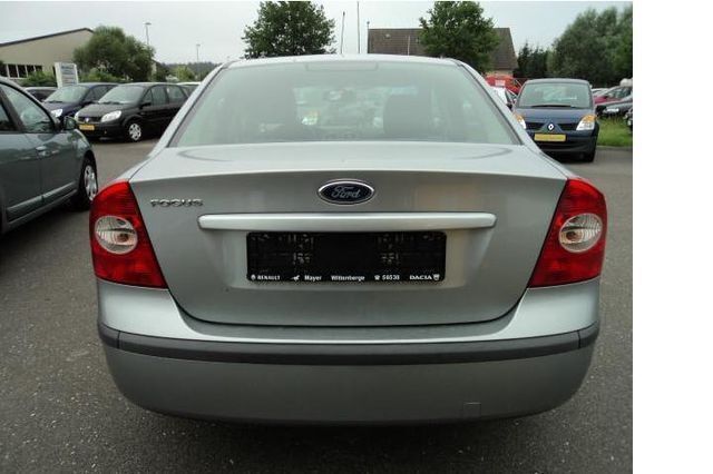 Gebraucht Ford Focus Ghia 146 PS (107 kW) 2005 Grau metallic Limousine