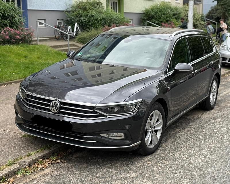 Schwarz Gebraucht 2019 VW Passat Highline Kombi | 15.200 € (Teuer) - Bild 1/4
