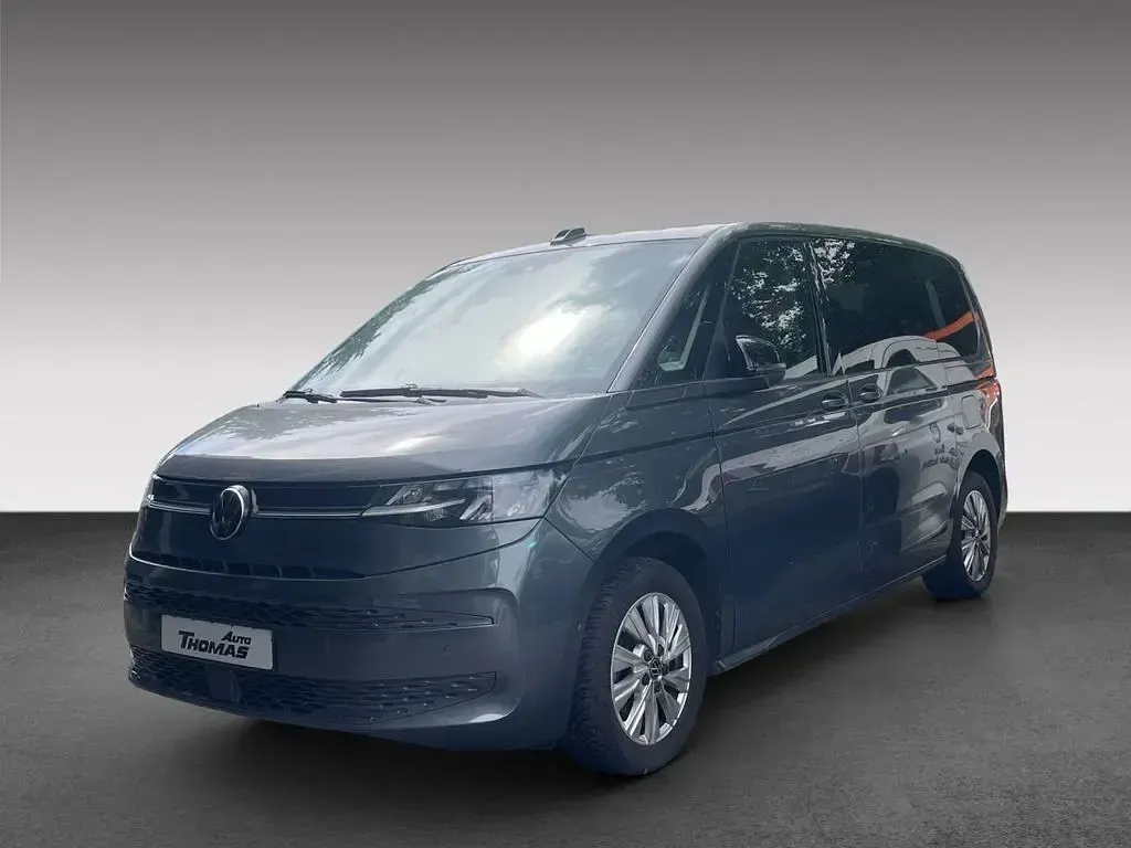 Gebraucht VW Multivan Life 150 PS (110 kW) 2024 Indiumgrau metallic Van / Kleinbus
