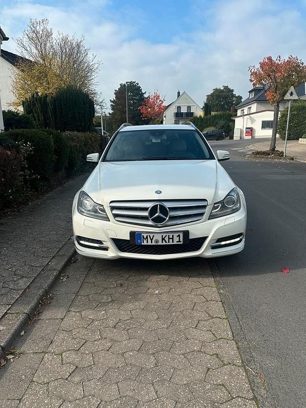Weiß Gebraucht 2011 Mercedes C350 Kombi | 9.999 € (Fairer Preis) - Bild 1/4