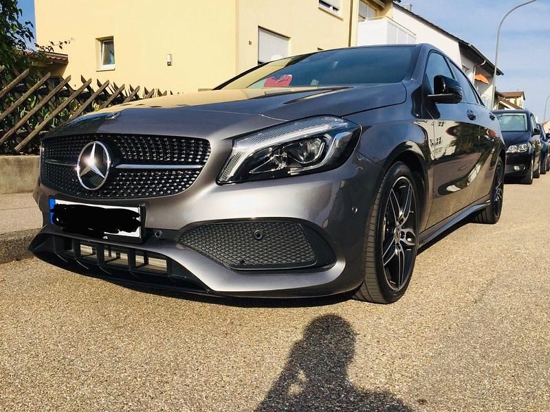 Grau Gebraucht 2017 Mercedes A220 Kleinwagen | 22.999 € (Teuer) - Bild 1/4