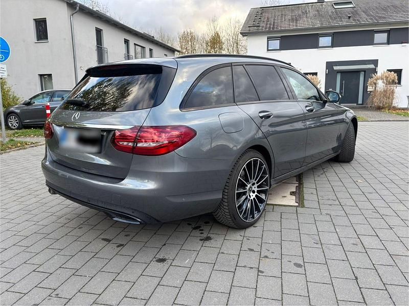 Gebraucht Mercedes C180 122 PS (89 kW) 2019 Grau Kombi