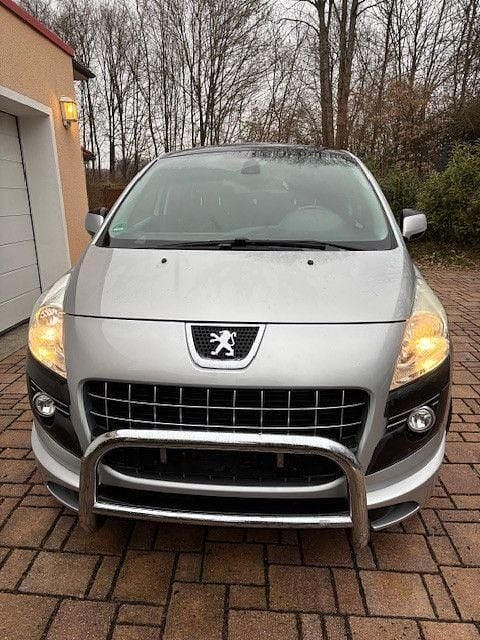 Gebraucht Peugeot 3008 Active 156 PS (114 kW) 2011 Silber Kombi