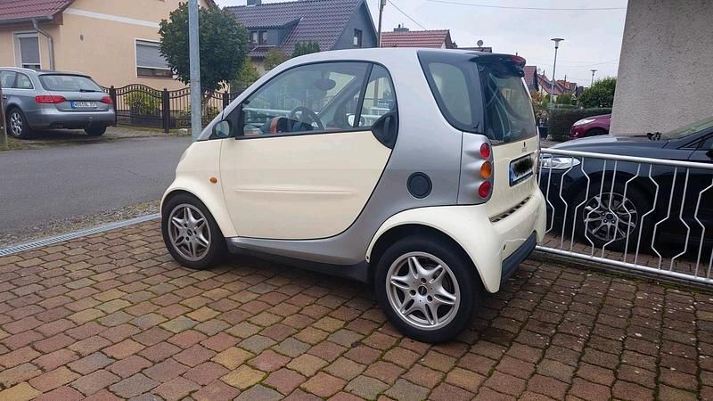 Beige Gebraucht 2000 Smart ForTwo Coupé Kleinwagen | 499 € (Superpreis) - Bild 1/4