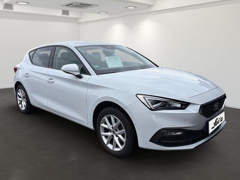 Gebraucht Seat Leon Style 131 PS (96 kW) 2022 Weiß Limousine