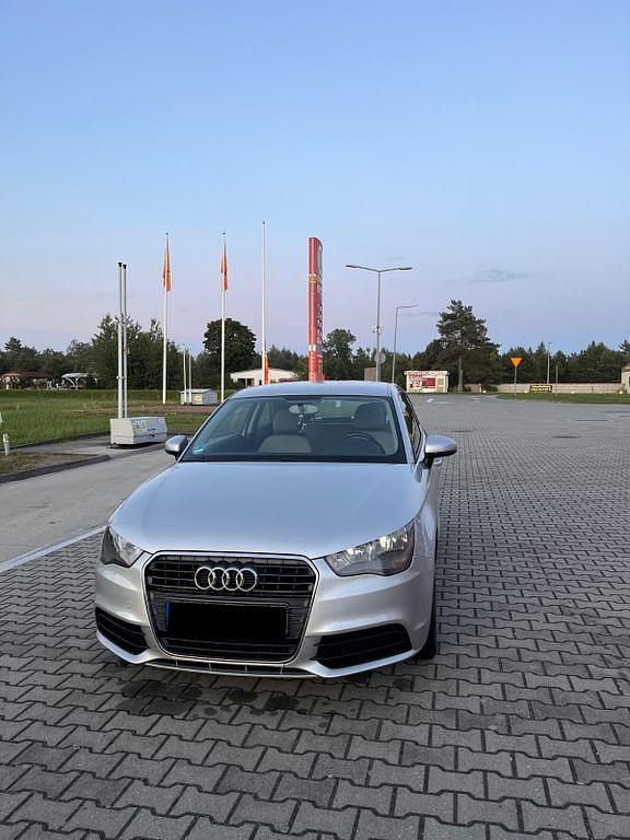 Gebraucht Audi A1 Attraction 122 PS (89 kW) 2011 Silber Kleinwagen