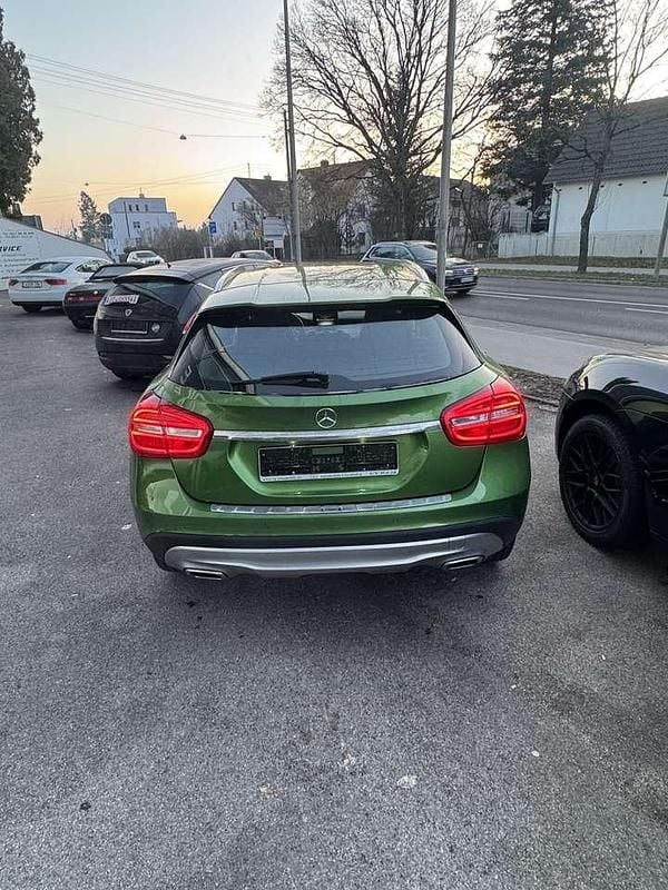 Gebraucht Mercedes CLA180 129 PS (94 kW) 2016 Grün Limousine