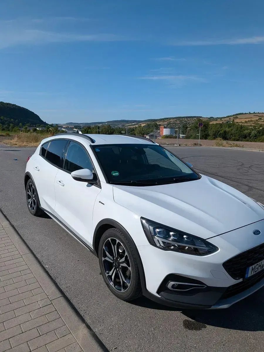 Gebraucht Ford Focus Active 125 PS (91 kW) 2019 Weiß Limousine