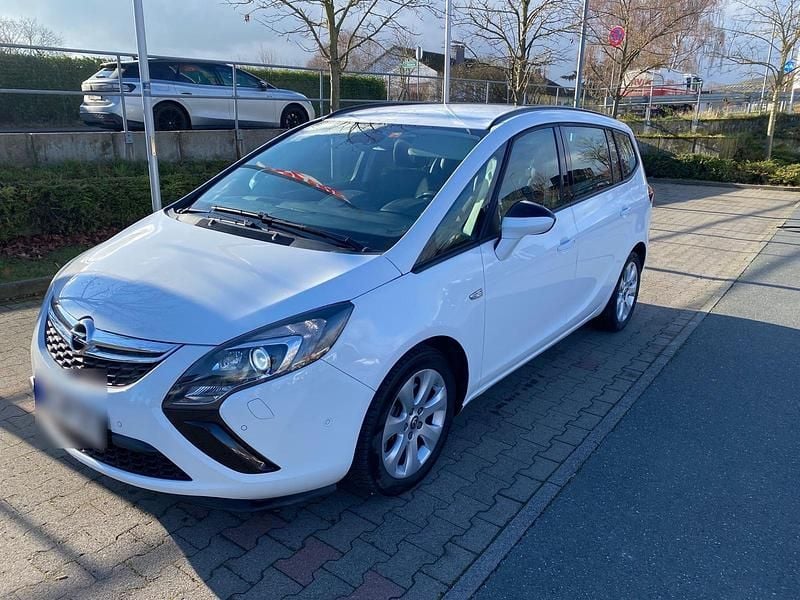 Weiß Gebraucht 2015 Opel Zafira Tourer Van / Kleinbus | 8.800 € (Etwas zu teuer) - Bild 1/4