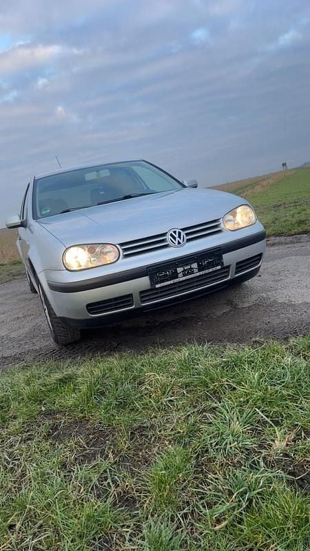 Silber Gebraucht 2002 VW Golf IV Kleinwagen | 3.500 € - Bild 1/4
