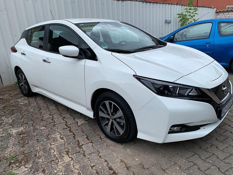 Weiß Gebraucht 2022 Nissan Leaf Acenta Kleinwagen | 16.000 € (Fairer Preis) - Bild 1/4