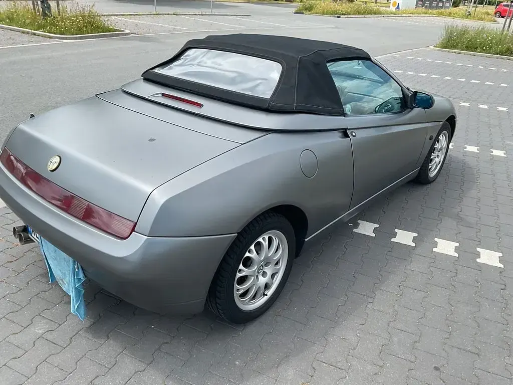 Gebraucht Alfa Romeo Spider 150 PS (110 kW) 2000 Grau Cabrio