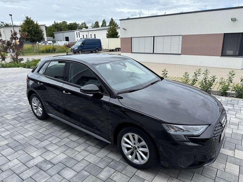 Gebraucht Audi A3 Sportback e-tron Basis 150 PS (110 kW) 2024 Schwarz Kleinwagen