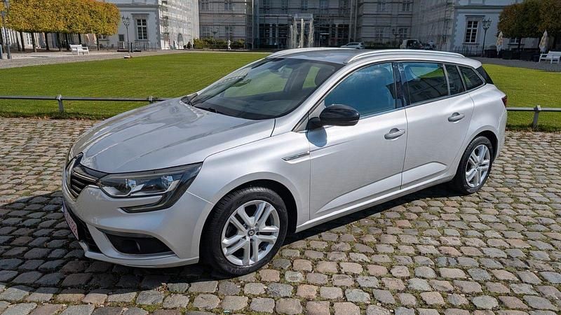 Silber Gebraucht 2017 Renault Mégane GrandTour Kombi | 12.300 € (Guter Preis) - Bild 1/4
