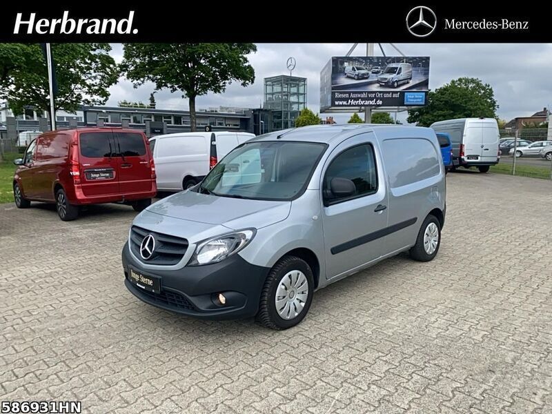 Silber Gebraucht 2019 Mercedes Citan 108 Van / Kleinbus | 13.486 € (Etwas zu teuer) - Bild 1/4