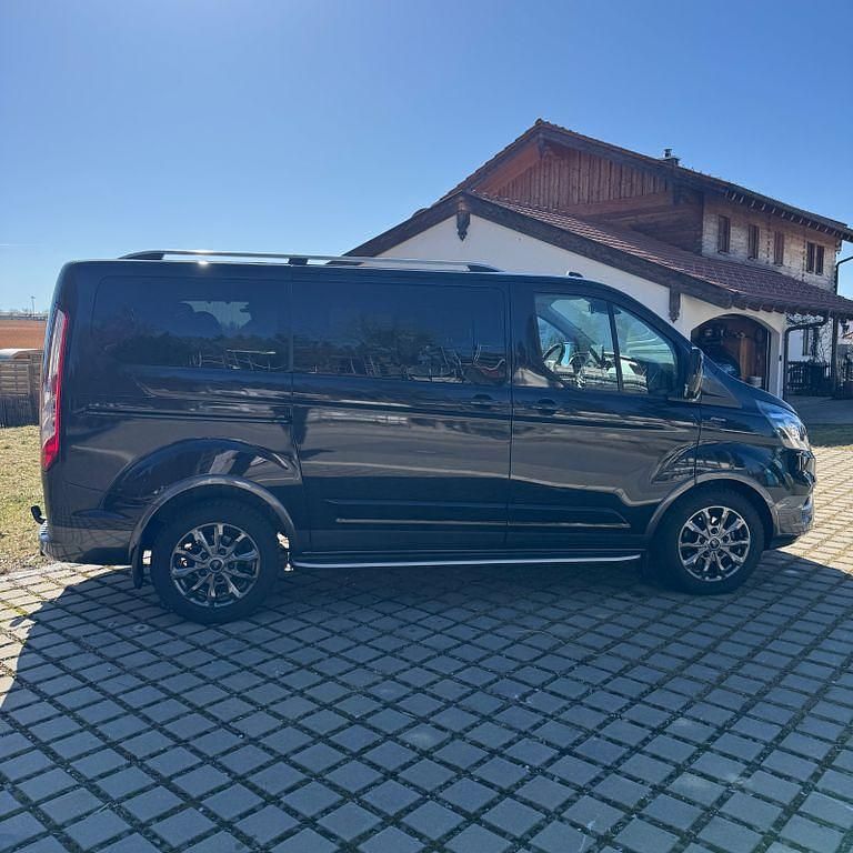 Gebraucht Ford Tourneo 150 PS (110 kW) 2023 Schwarz Van / Kleinbus