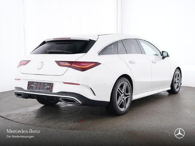 Weiß Gebraucht 2024 Mercedes CLA200 Shooting Brake AMG Kombi | 32.890 € (Fairer Preis) - Bild 1/4