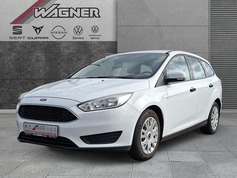 Gebraucht Ford Focus Ambiente 101 PS (74 kW) 2015 Weiß Limousine