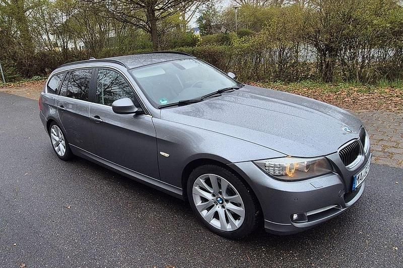 Gebraucht BMW 320 Exclusive 184 PS (135 kW) 2011 Grau Kombi