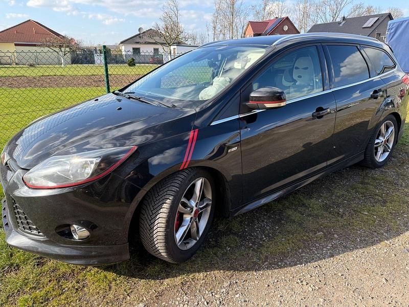 Gebraucht Ford Focus S 150 PS (110 kW) 2013 Schwarz Kombi