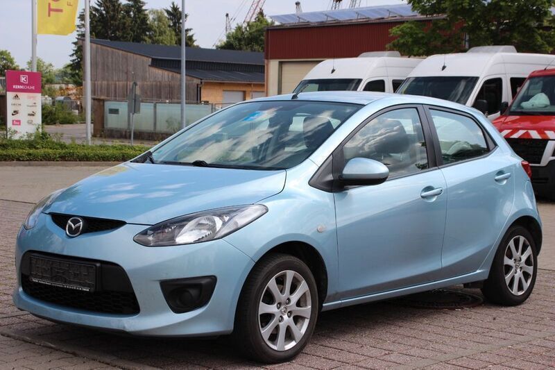 Silber Gebraucht 2010 Mazda 2 Limousine | 1.990 € (Superpreis) - Bild 1/4