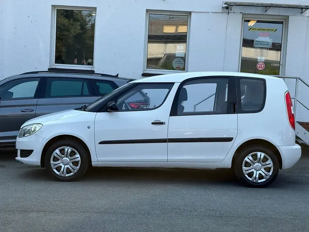 Gebraucht Skoda Roomster Plus Edition 69 PS (50 kW) 2011 Weiß Van / Kleinbus