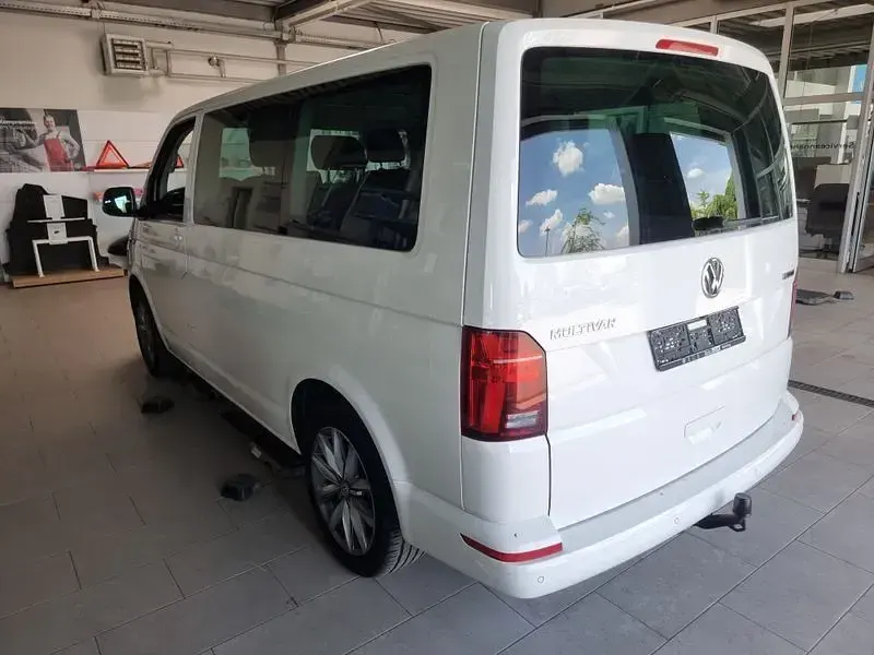Gebraucht VW Multivan Comfortline 204 PS (150 kW) 2022 Candyweiß Van / Kleinbus