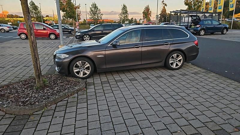 Gebraucht BMW 530 258 PS (189 kW) 2011 Braun Kombi