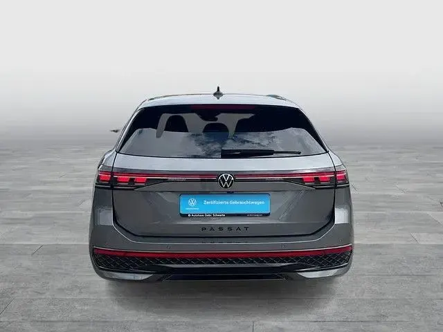 Gebraucht VW Passat R-line 150 PS (110 kW) 2025 Grau Kombi