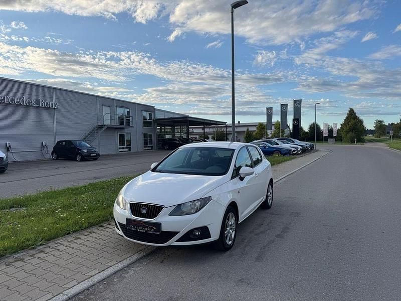 Weiß Gebraucht 2011 Seat Ibiza Reference Limousine | 3.670 € (Teuer) - Bild 1/4