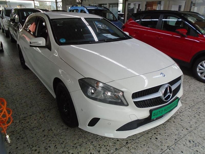 Gebraucht Mercedes A160 Urban 90 PS (66 kW) 2016 Weiß Limousine