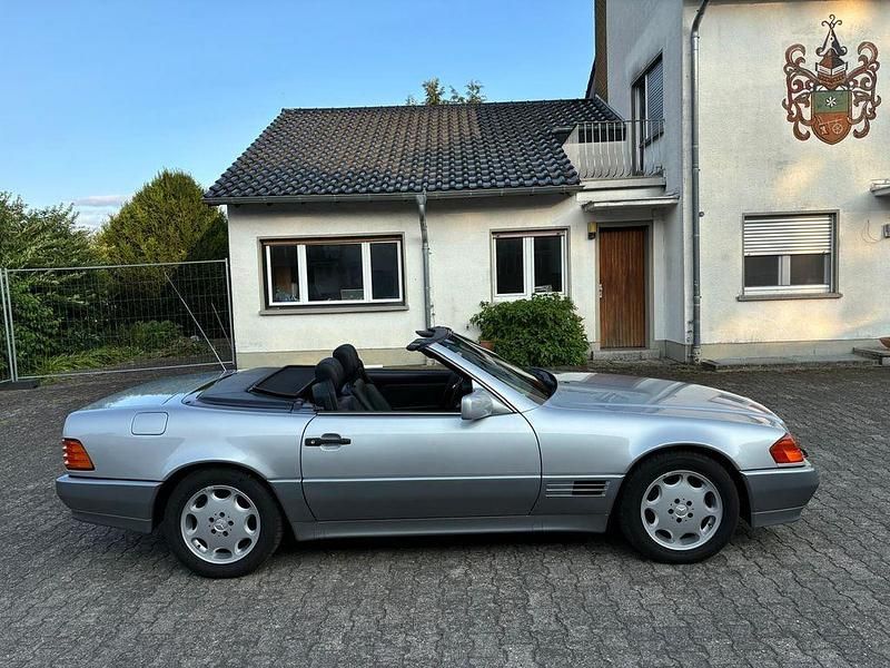 Silber Gebraucht 1992 Mercedes SL300 Cabrio | 15.900 € - Bild 1/4