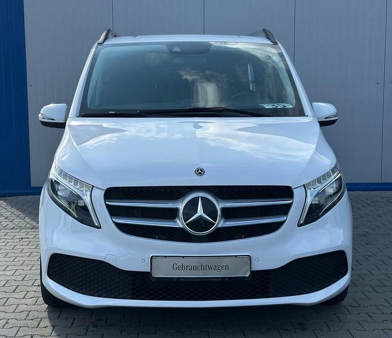 Gebraucht Mercedes V220 163 PS (119 kW) 2020 Weiß Van / Kleinbus