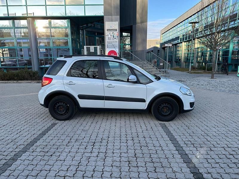 Gebraucht Suzuki SX4 Style 135 PS (99 kW) 2013 Weiß Kleinwagen