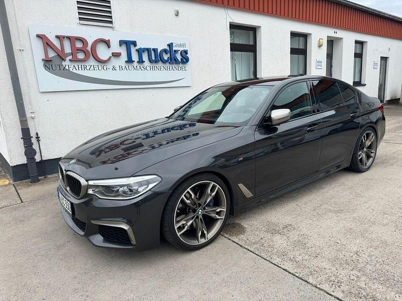 Grau Gebraucht 2018 BMW M550 Performance Limousine | 29.990 € (Etwas zu teuer) - Bild 1/4
