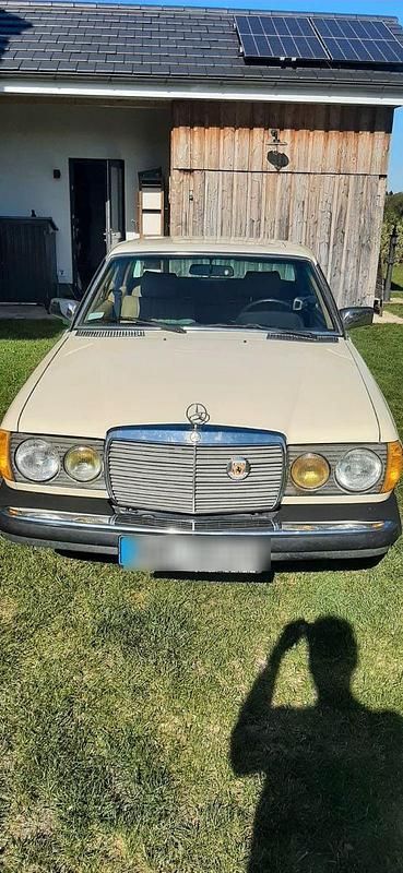 Gelb Gebraucht 1984 Mercedes 300 Coupé | 13.250 € - Bild 1/4