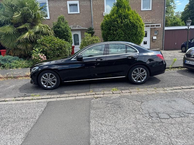 Gebraucht Mercedes C180 156 PS (114 kW) 2018 Schwarz Limousine