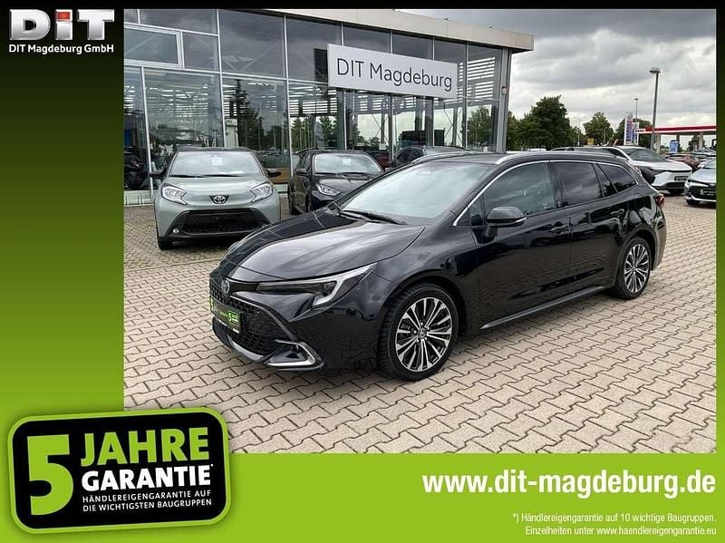 Black mica / ink Gebraucht 2024 Toyota Corolla Team Kombi | 26.890 € (Fairer Preis) - Bild 1/4