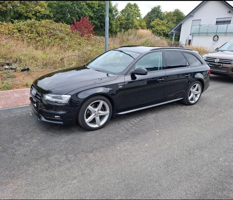 Schwarz Gebraucht 2013 Audi A4 S-Line Kombi | 12.499 € (Teuer) - Bild 1/4