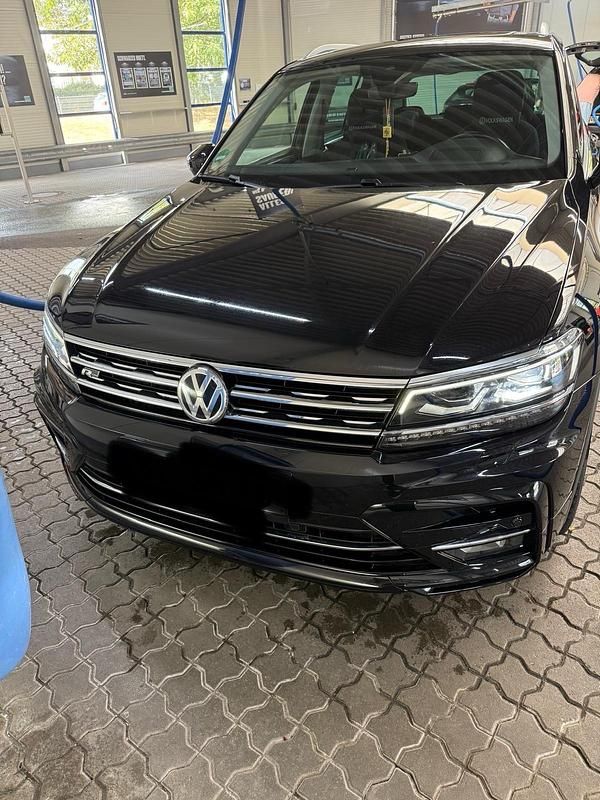 Schwarz Gebraucht 2019 VW Tiguan R-line SUV | 27.500 € (Guter Preis) - Bild 1/4